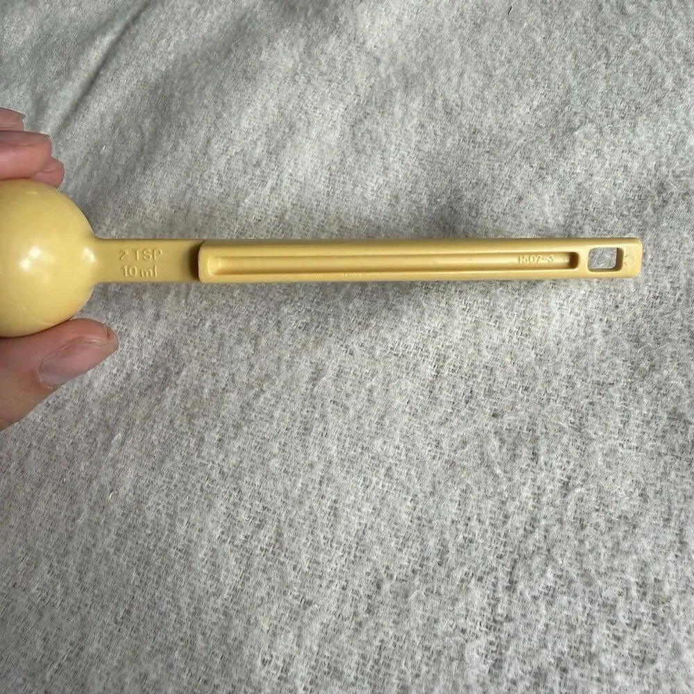 Tupperware 2 tsp 10 mL Honey Spoon Coffee Scoop Butter Yellow Harvest Gold #1507